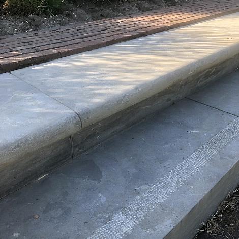 Blue Stone traptrede gezoet met neus 100x35x15 cm.