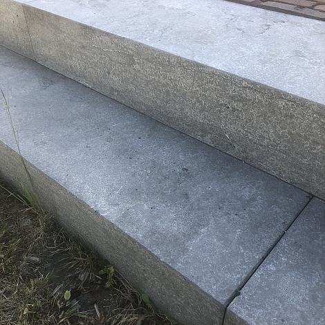 Blue Stone traptrede gevlamd & geborsteld 100x35x15 cm.