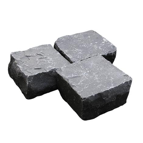 Vietnamees basalt kei 10x10x8-10 cm.