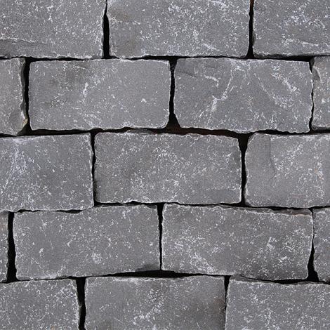 Vietnamees basalt kei 10x10x8-10 cm.